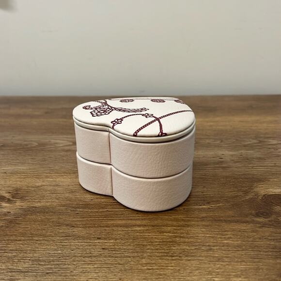 Pandora Heart Shape Leather 2 Tier Jewelry Box - Picture 5 of 10